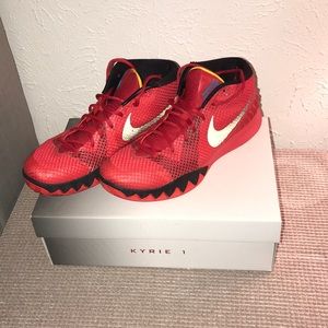 Nike Kyrie 1 basketball shoes